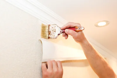 Pose de papier peint à Loudes — revêtements muraux et toiles de verre